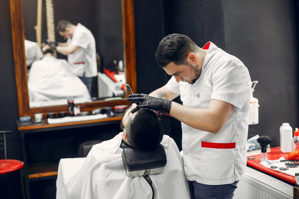 Client dans un salon de coiffure